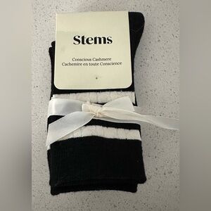 ✨NWT✨Stems: Women’s 2 Pack Conscious Cashmere Socks